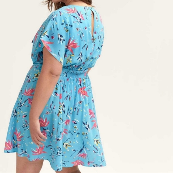 Super cute light and flowy pin up style dress - Picture 6 of 7